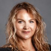 Angela GEST