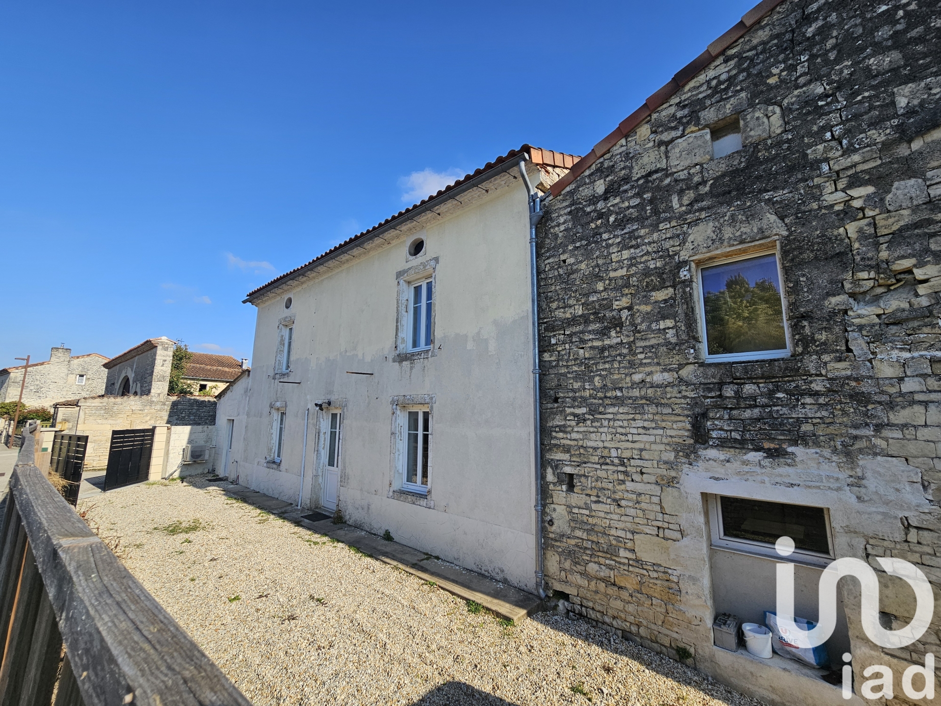 Vente maison à Villognon (16230) : maison de village 4 pièces 147 m² - 2112888 — 16