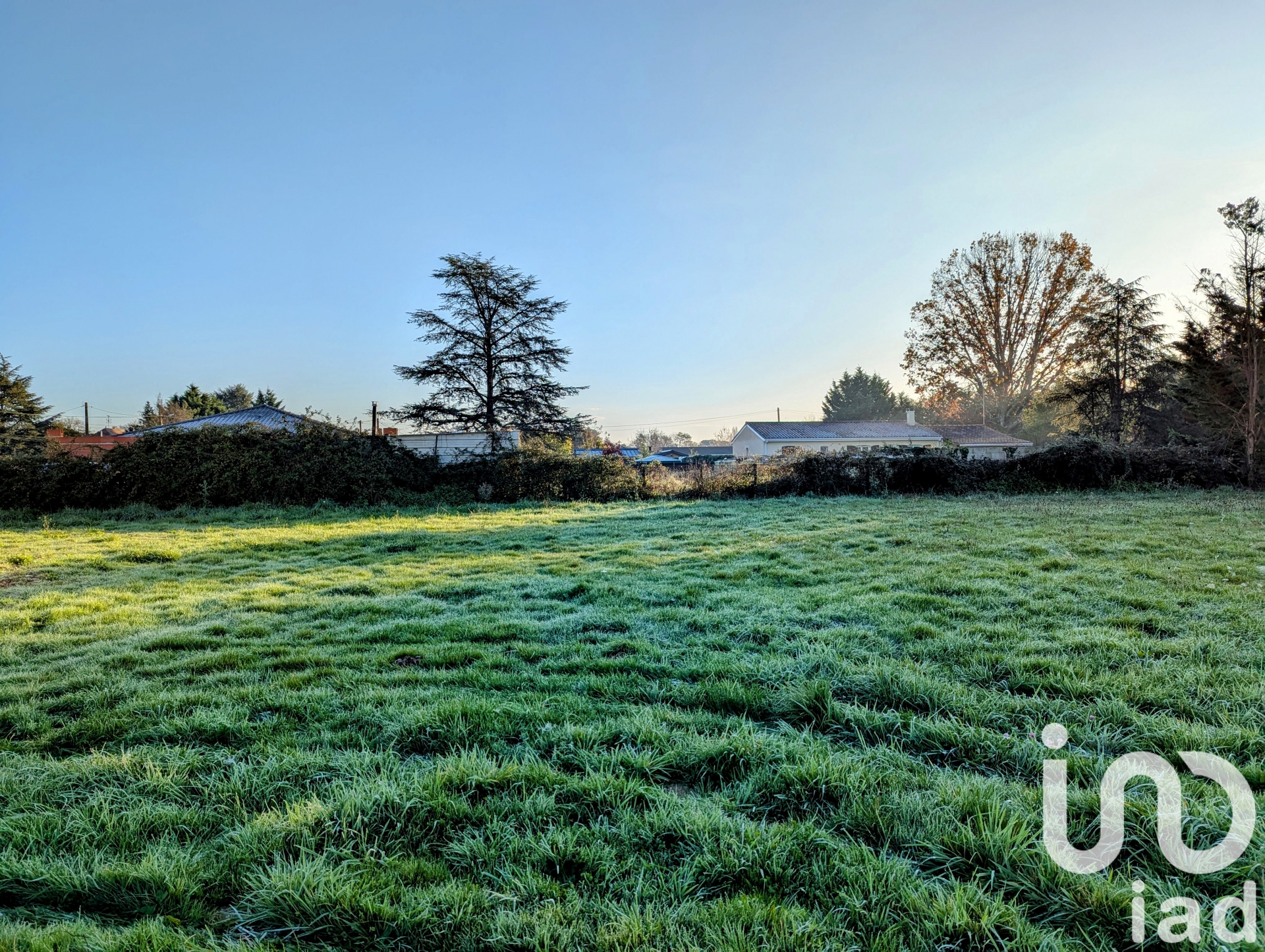 Sale land in Saint-Seurin-sur-l'Isle (33660): building plot 1023 m² ...