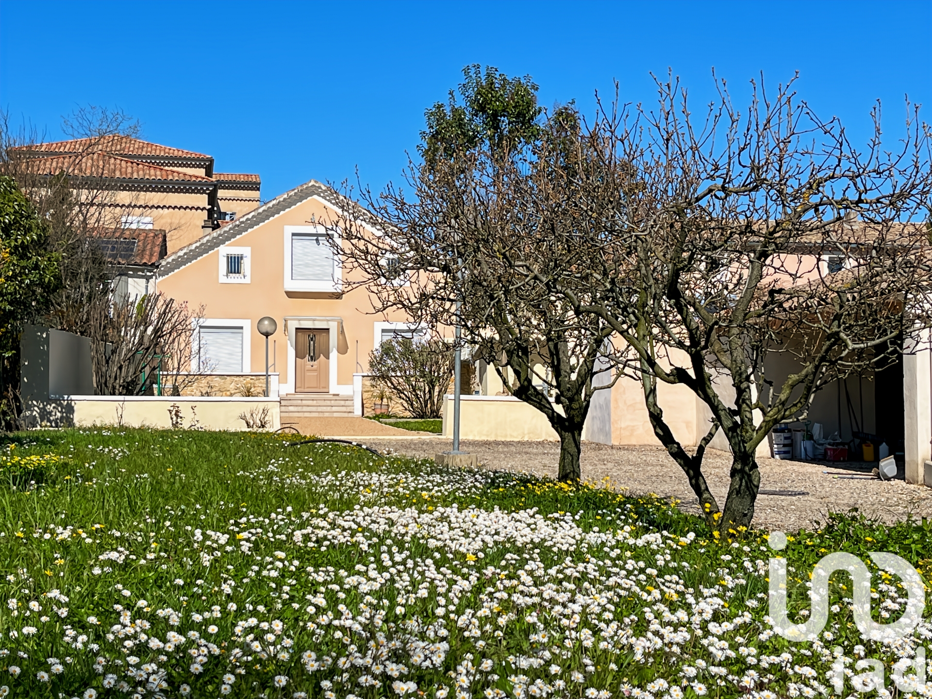 Maison à vendre à Pont-Saint-Esprit — 295 000 € — IAD France