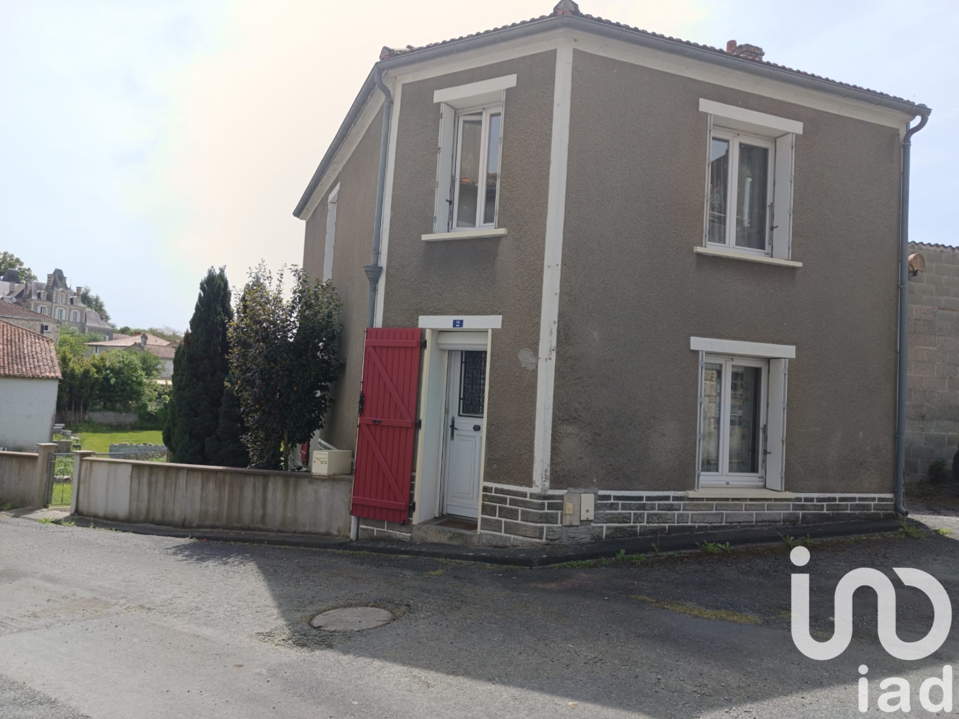 Maison à vendre à Mouilleron-Saint-Germain — 90 000 € — IAD France