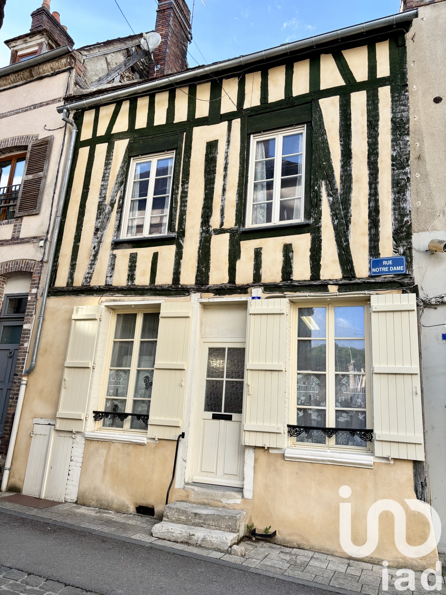 Maison à vendre à Saint-Julien-du-Sault — 61 000 € — IAD France