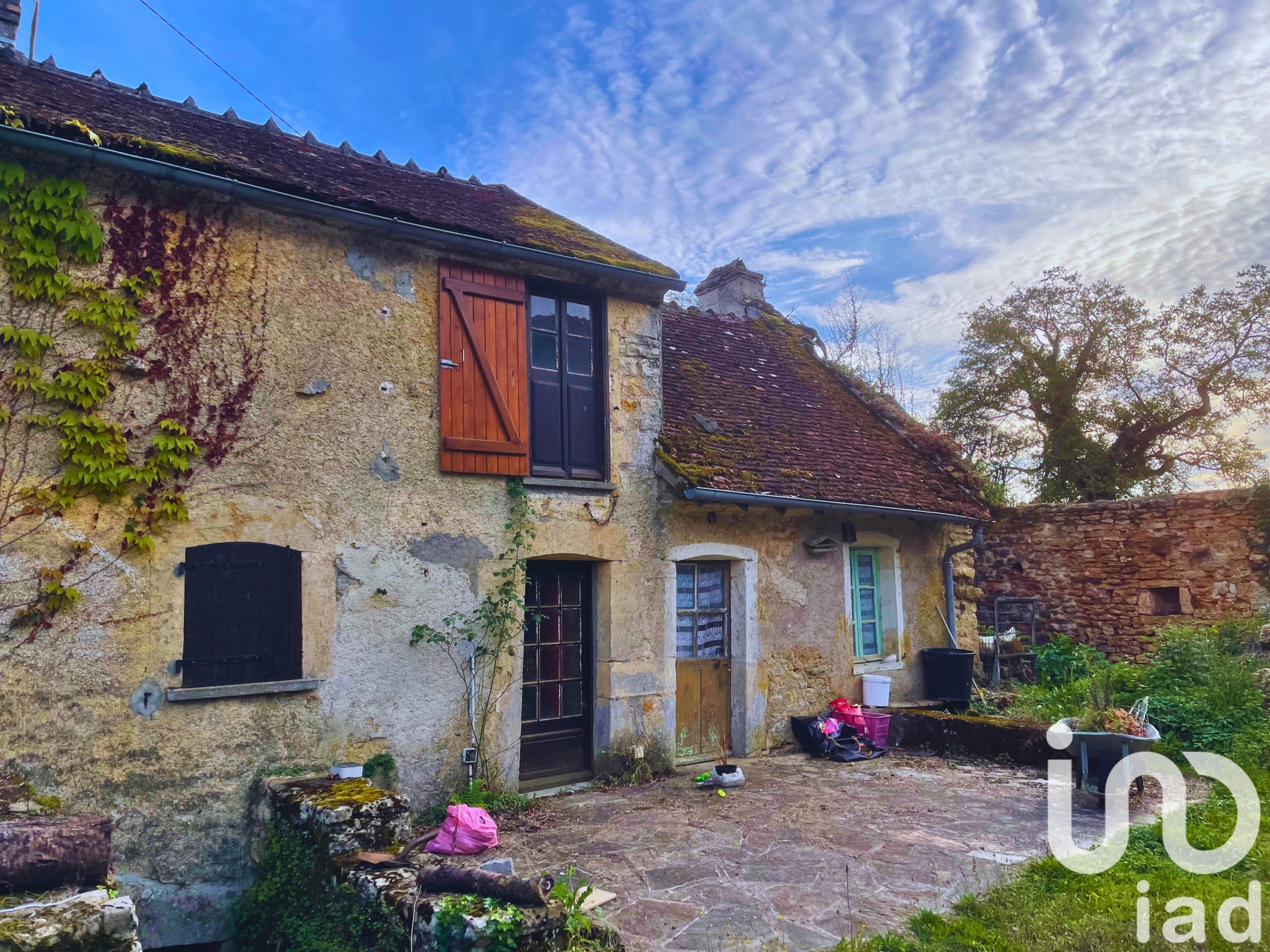 Maison 4 pièces de 84 m² à Champlemy (58210)