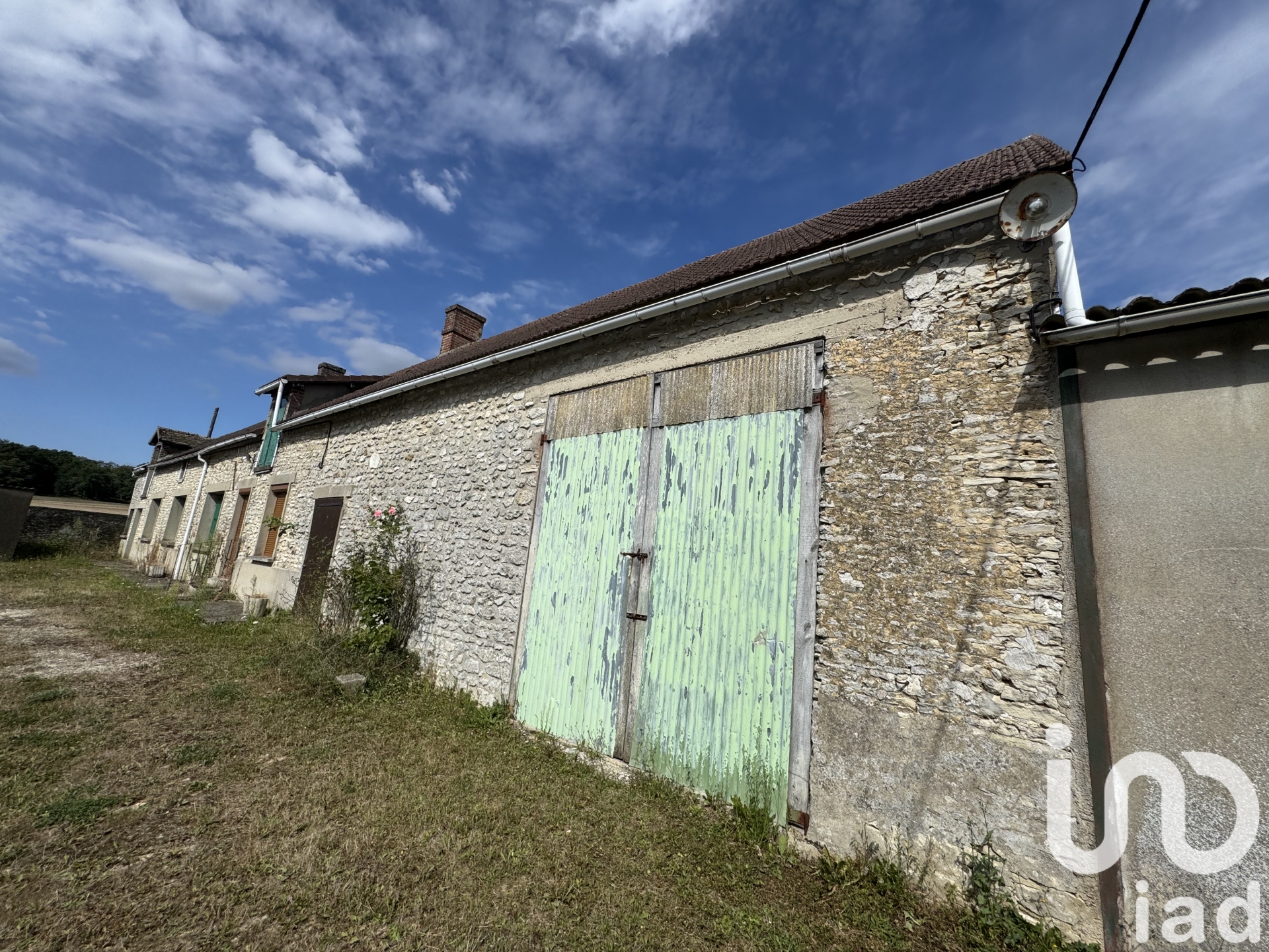 Maison à vendre à Houdan — 99 000 € — IAD France