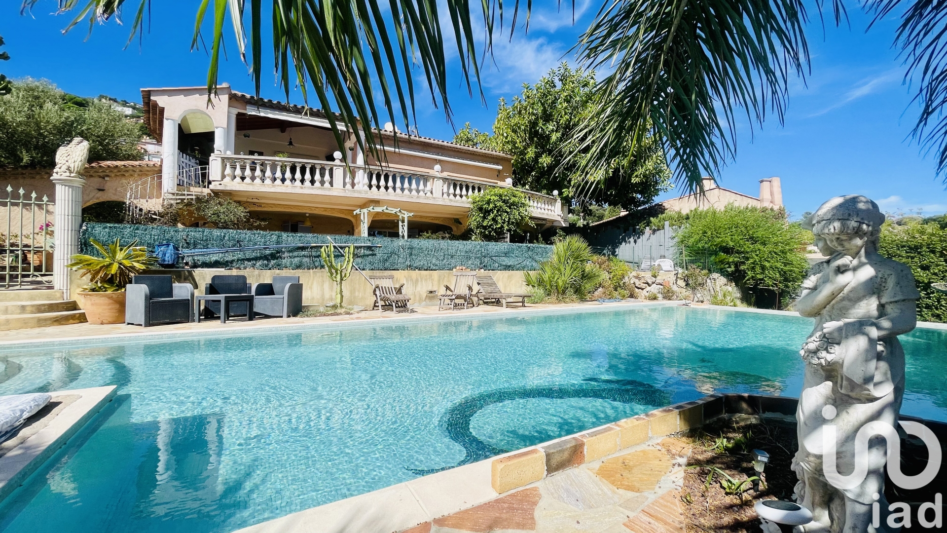 Maison 10 pièces 312 m²