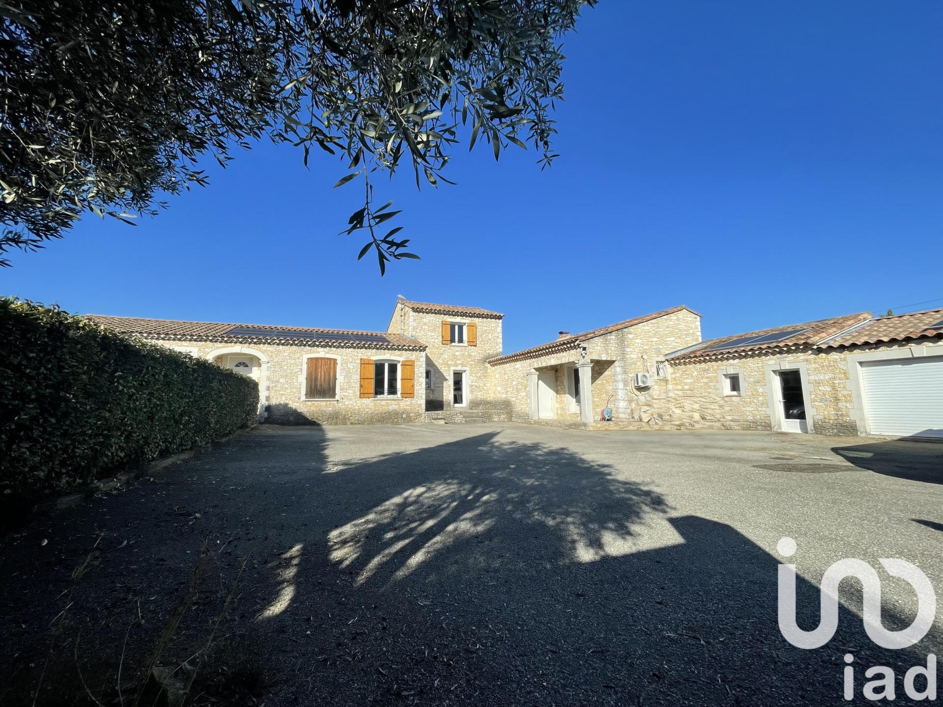 Maison à vendre à Saint-Laurent-des-Arbres — 380 000 € — IAD France
