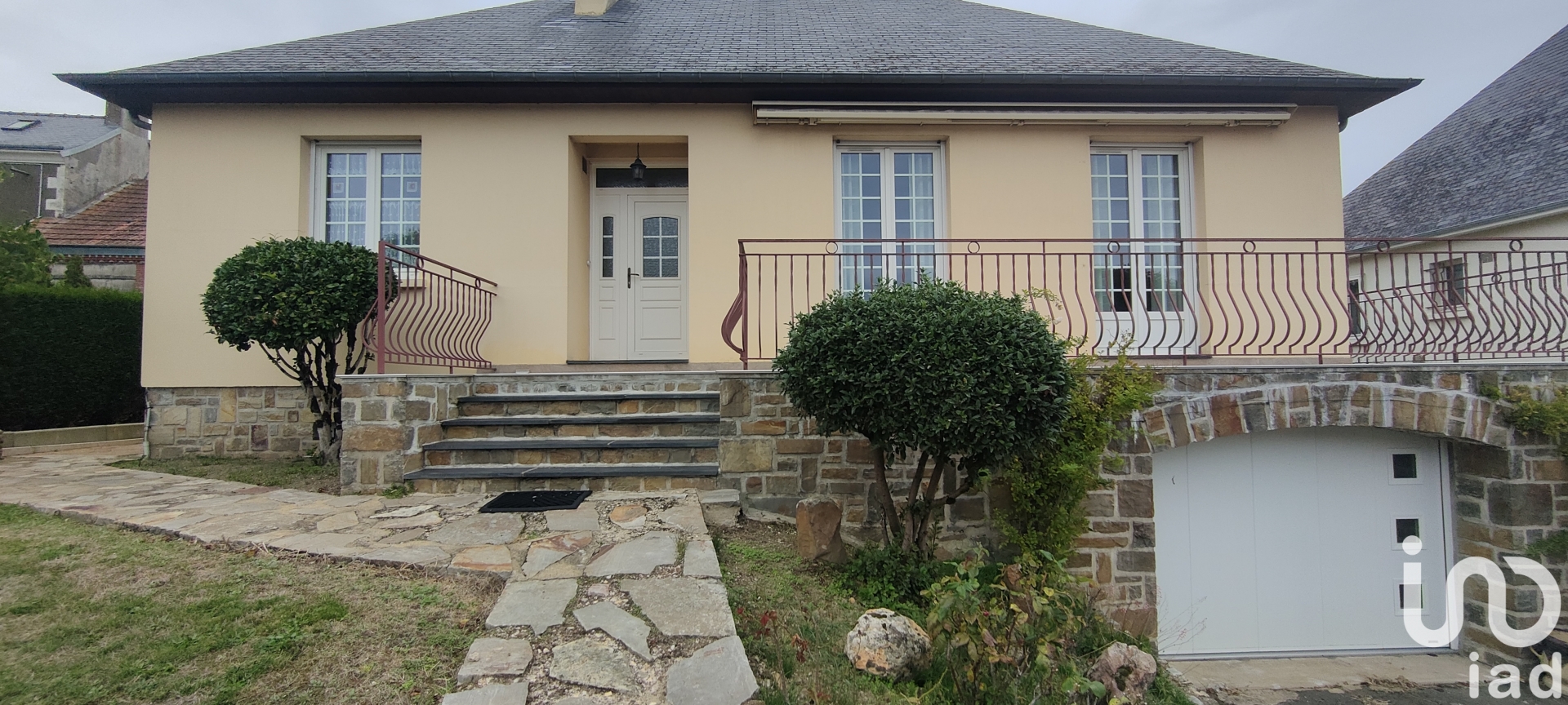 Maison à vendre à Pré-en-Pail — 132 500 € — IAD France