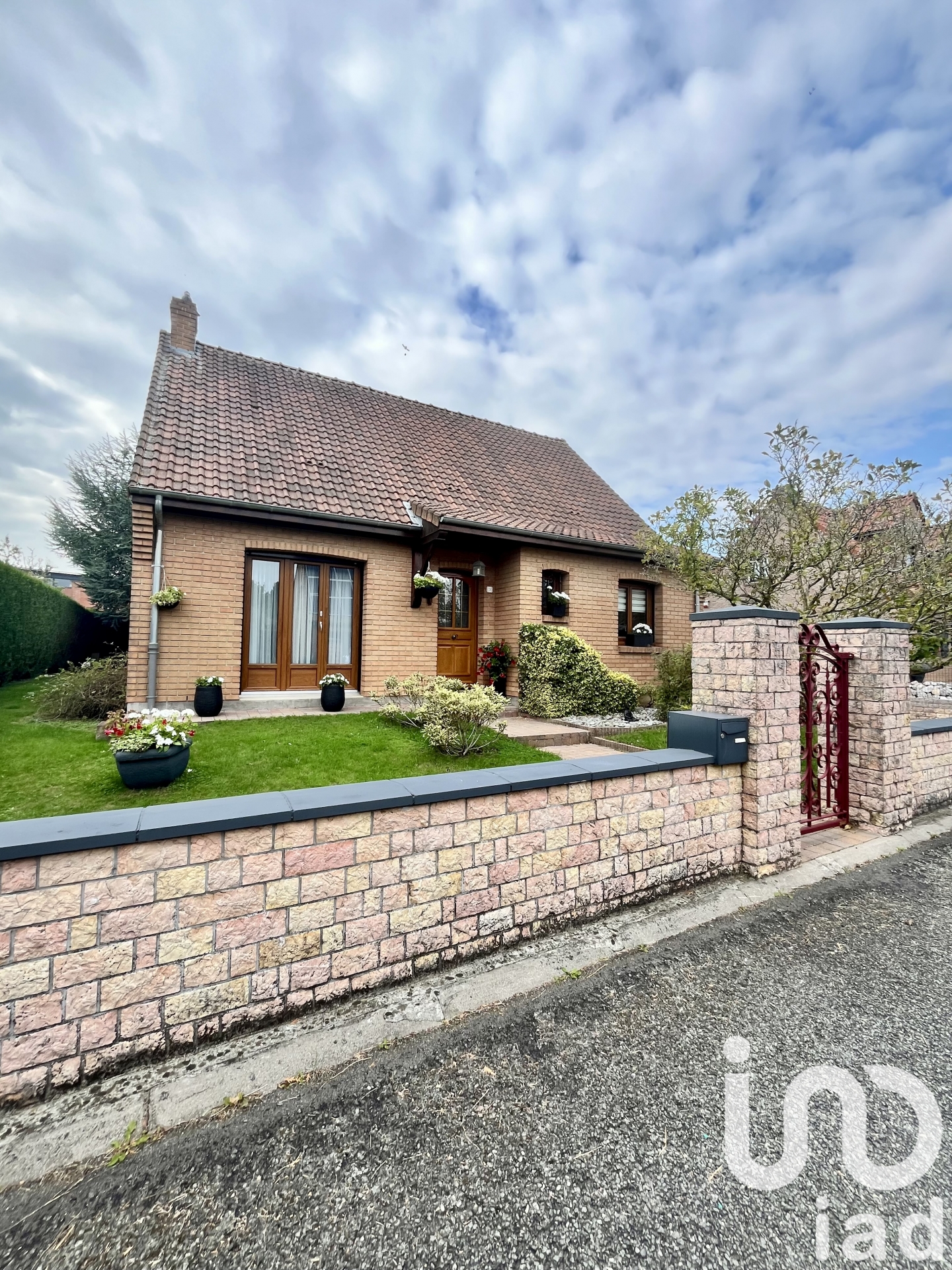 Sale house in Bully-les-Mines (62160): 5 rooms house 101 m² - 1861875 - iad