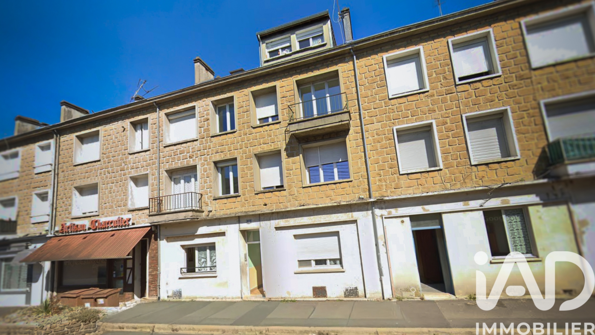 Immeuble à vendre à Charleville-Mézières — 299 000 € — IAD France