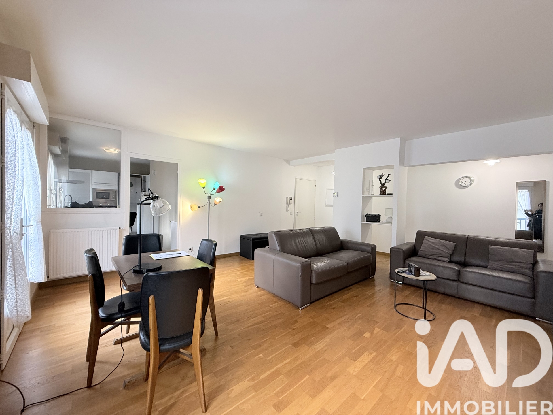 Appartement à vendre à Enghien-les-Bains — 379 000 € — IAD France