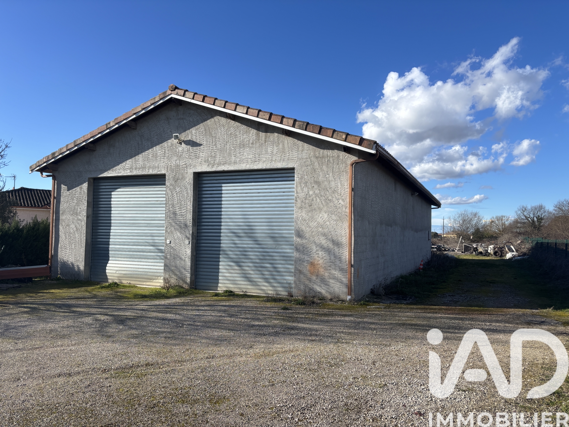 Vente Garage 210 m²