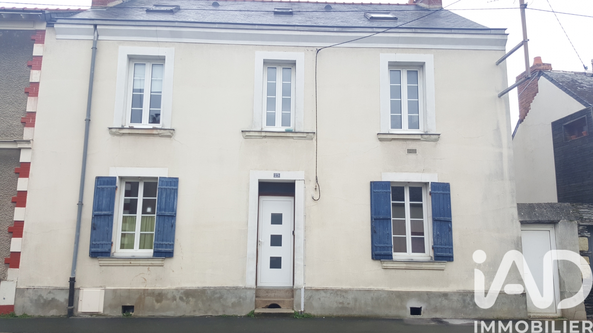 Immeuble à vendre à Trélazé — 810 000 € — IAD France