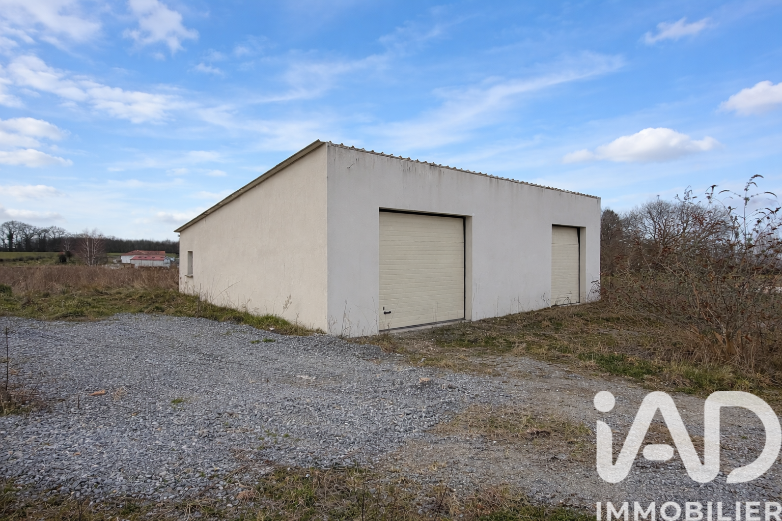Immeuble à vendre à Neuvic Entier — 54 000 € — IAD France