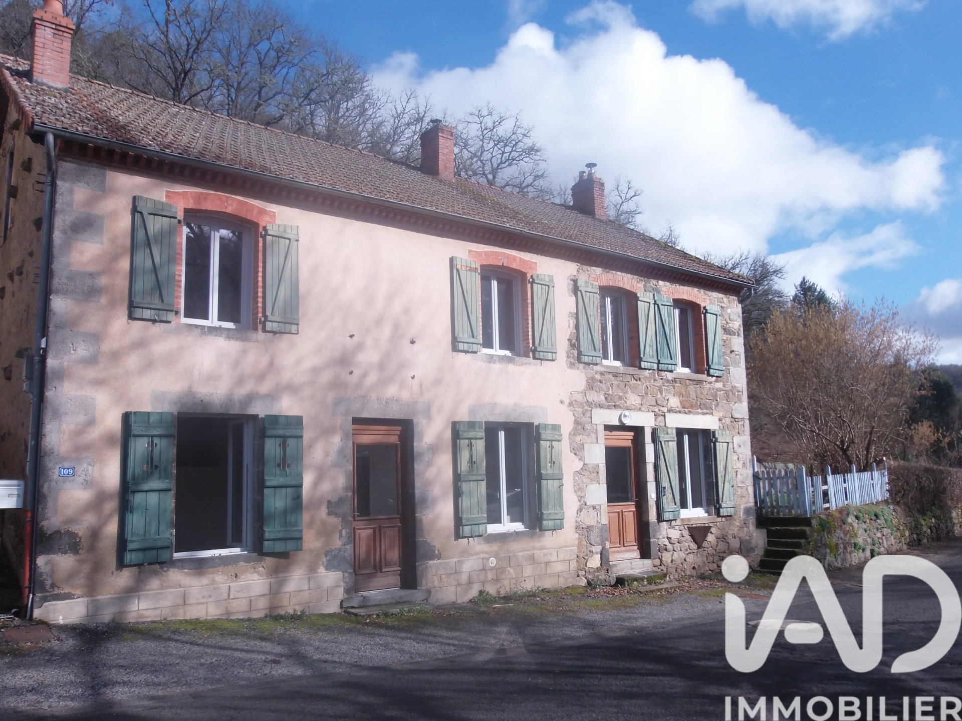 Vente maison à Miremont (63380) : maison de ville 8 pièces 148 m² — 2