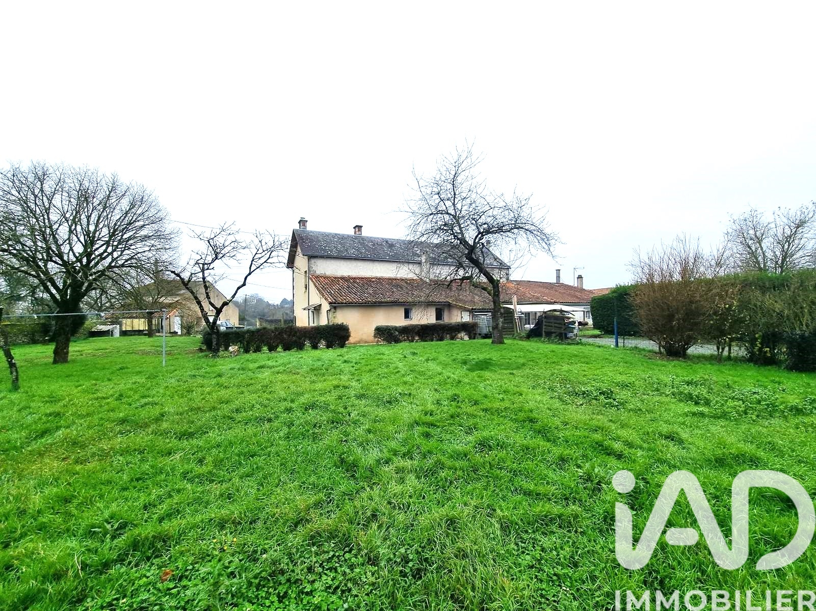 Vente maison à Thénezay (79390) : maison de village 9 pièces 224 m² — 19