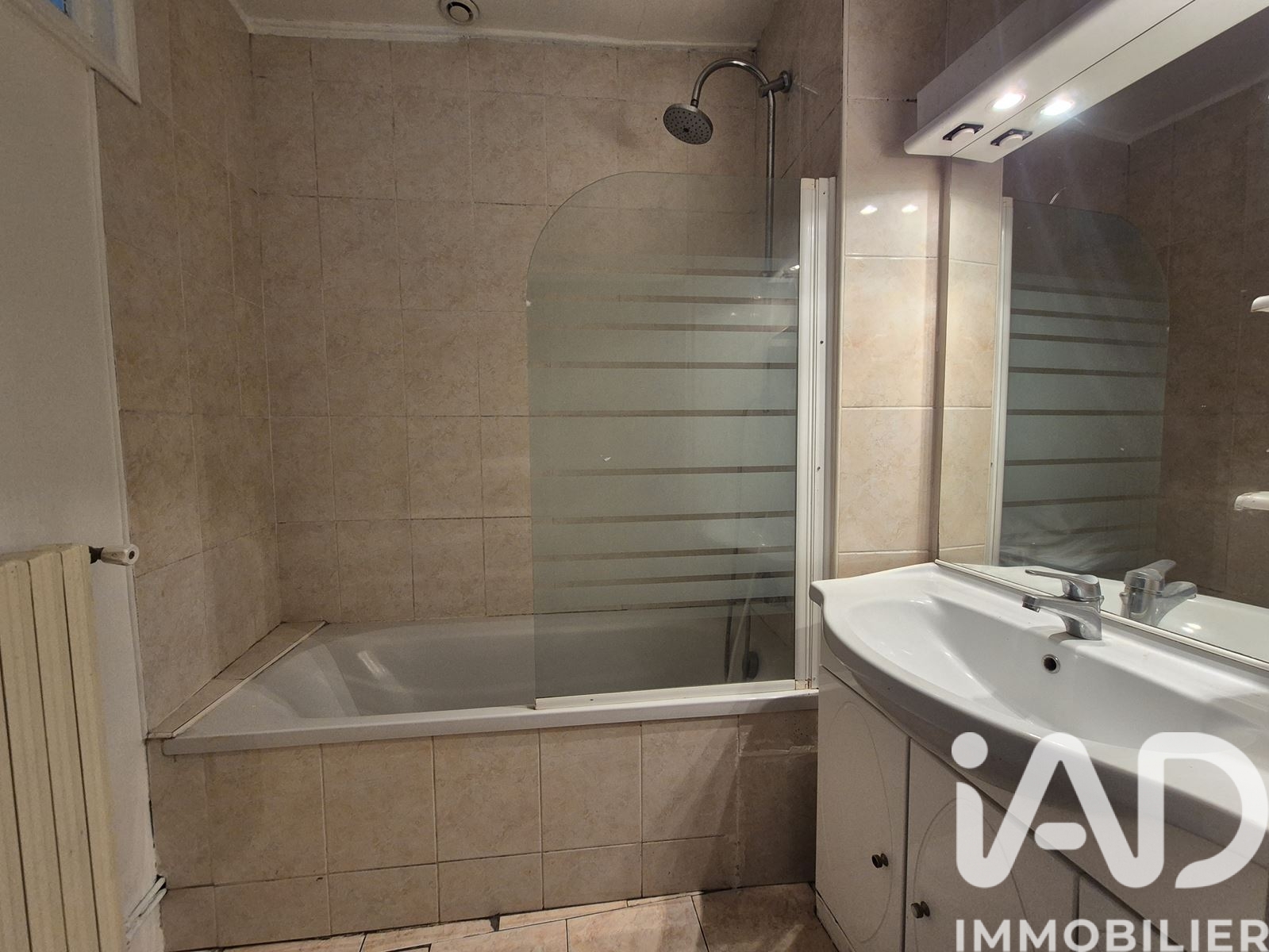 Vente maison à Thénezay (79390) : maison de village 8 pièces 194 m² — 10