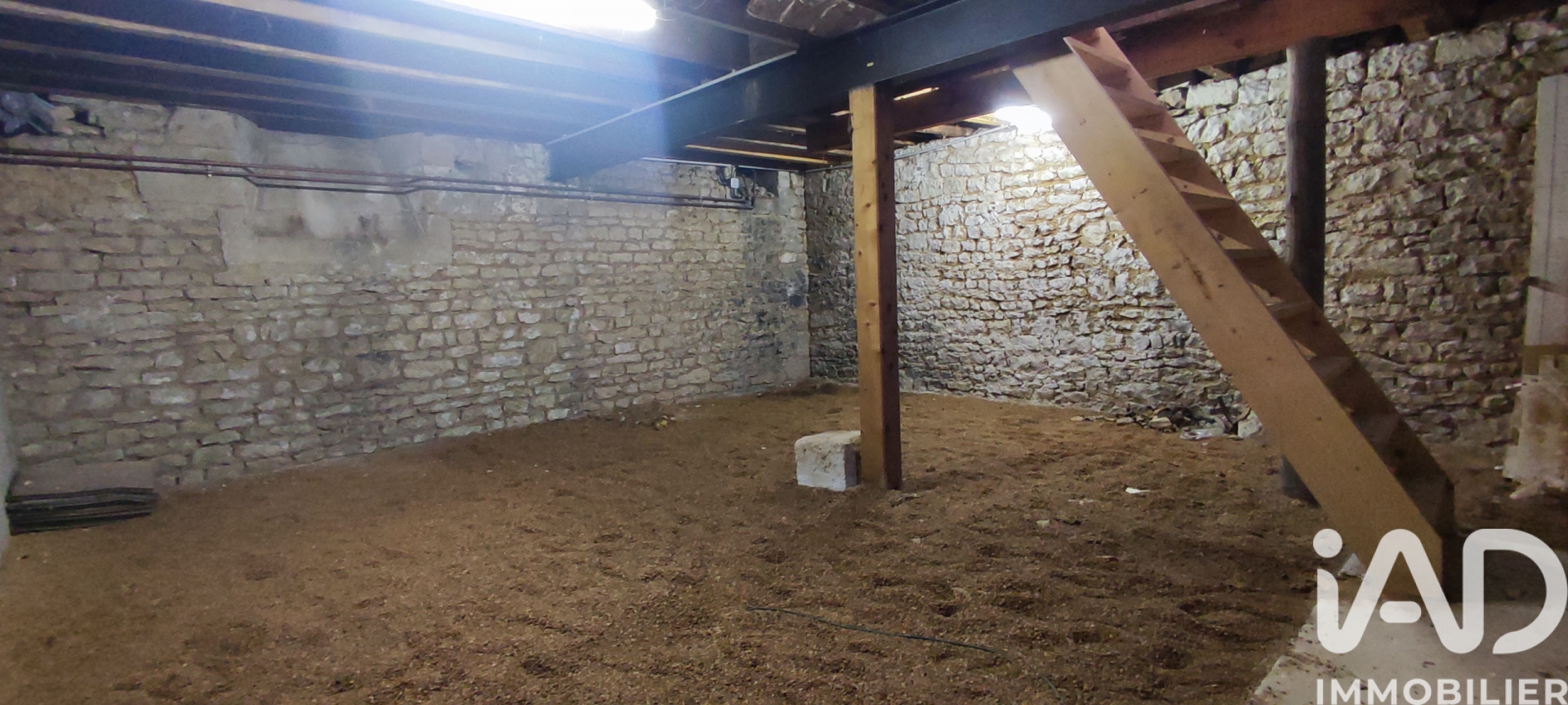 Vente maison à La Crèche (79260) : maison de ville 5 pièces 116 m² — 18