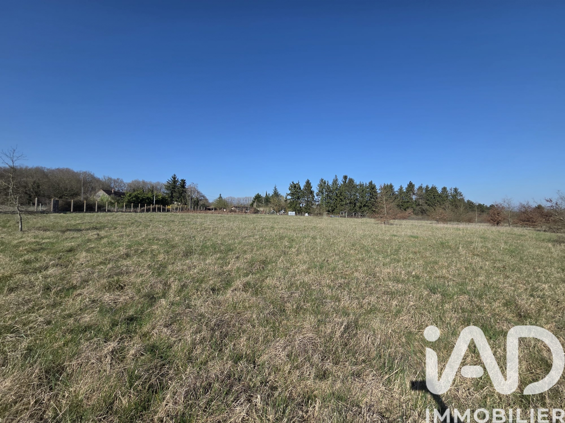 Terrain à vendre à Aubigné-Racan — 18 000 € — IAD France