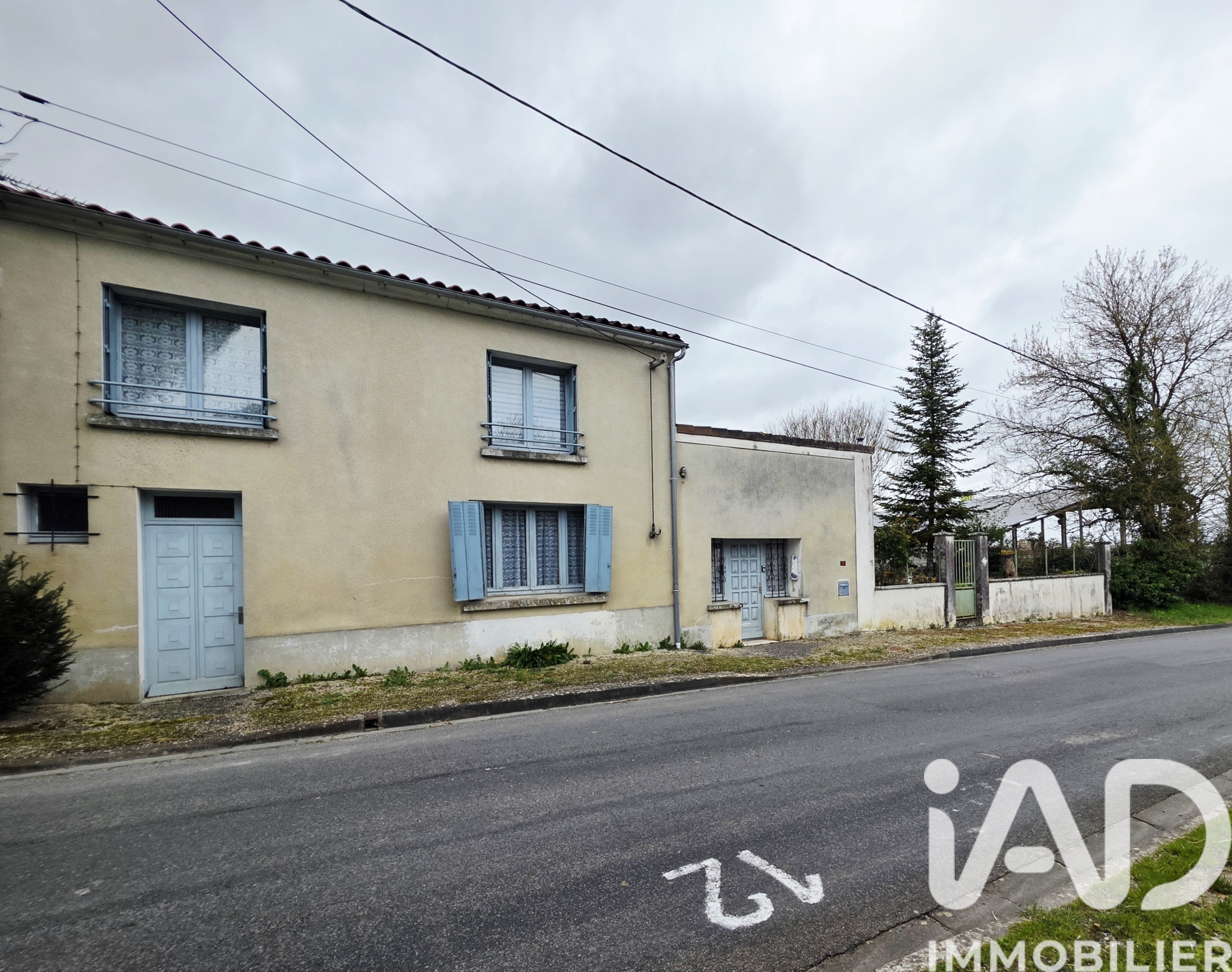 Vente maison à Verdille (16140) : maison de village 6 pièces 98 m² — 2