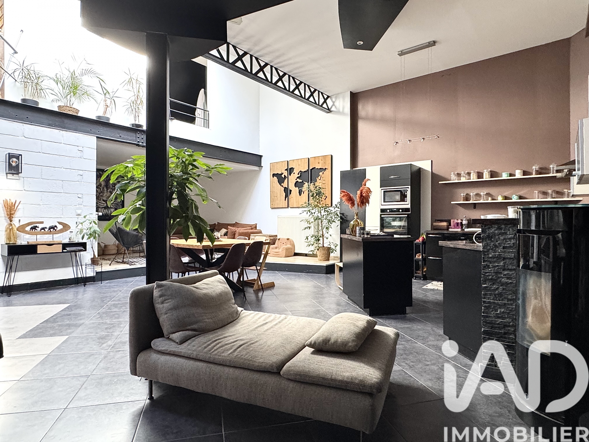 Vente appartement à Roubaix (59100) : loft 8 pièces 229 m² — 2