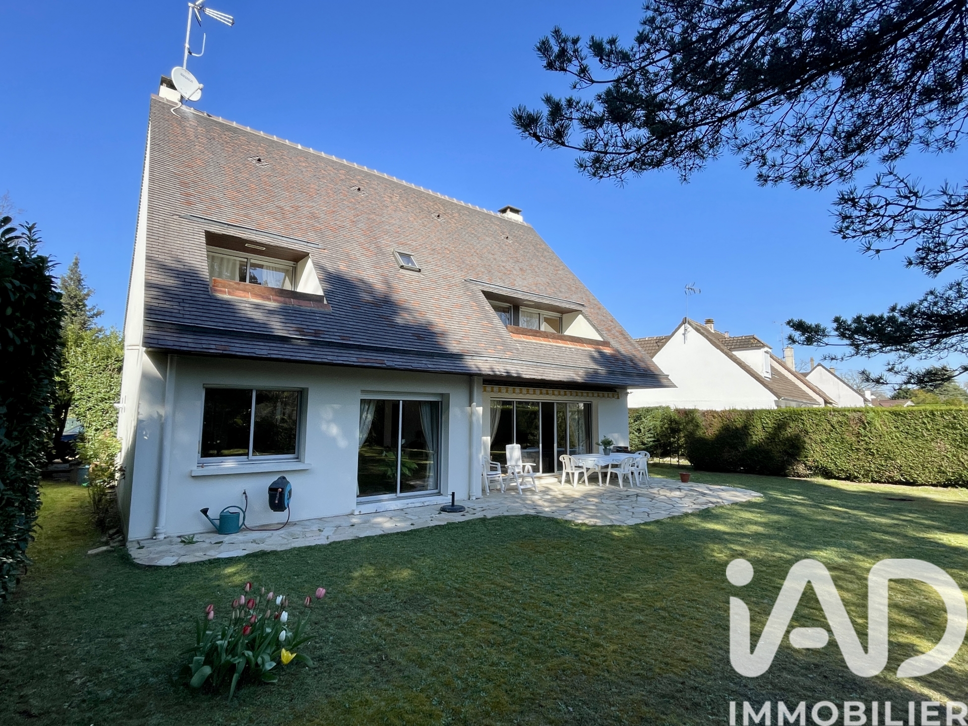Maison à vendre à Verneuil-sur-Seine — 599 000 € — IAD France