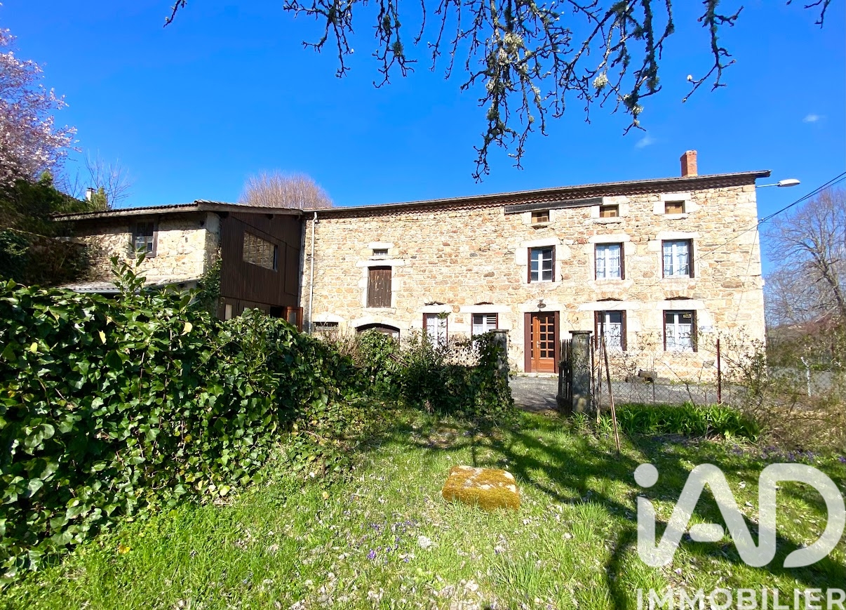 Vente maison à Baffie (63600) : maison 7 pièces 140 m² — 2