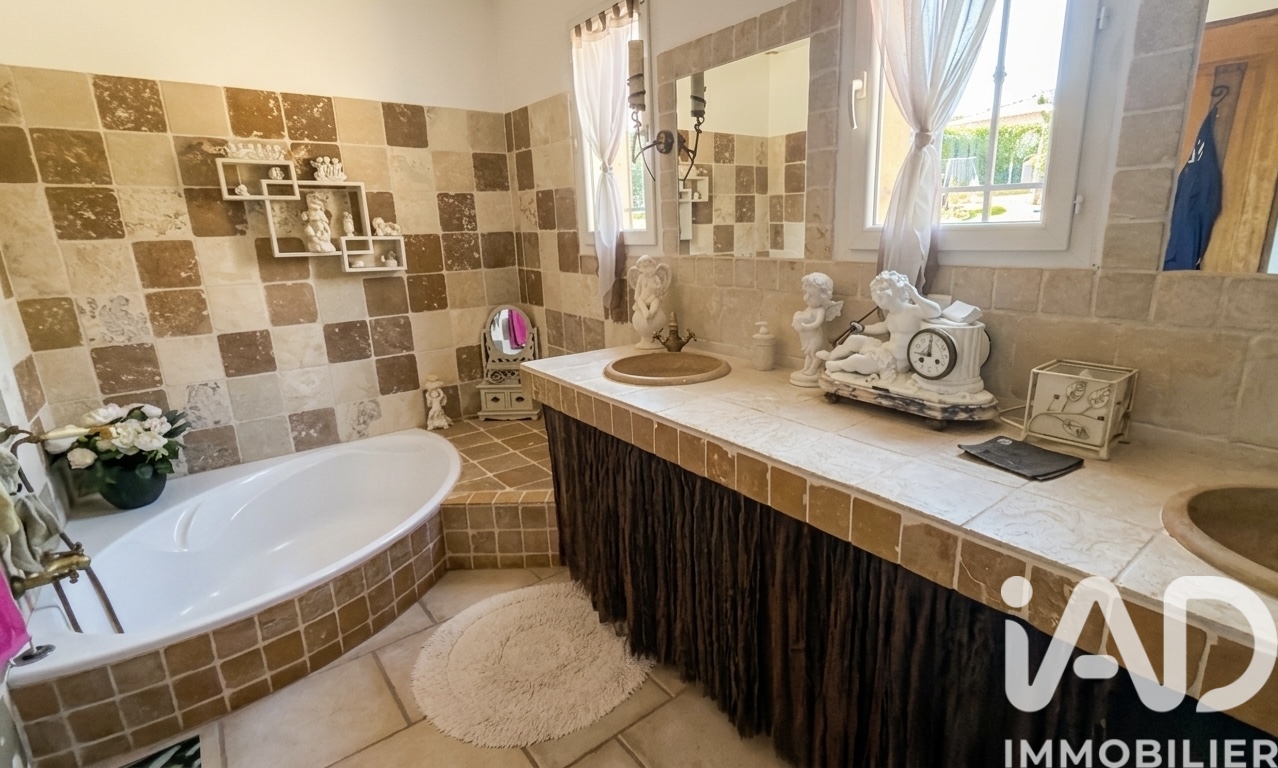 Vente maison à Besse sur Issole (83890) : maison 6 pièces 198 m² — 11