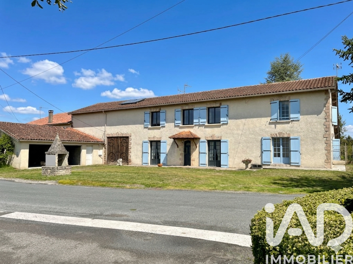 Vente maison à Deviat (16190) : maison de campagne 10 pièces 268 m² — 2