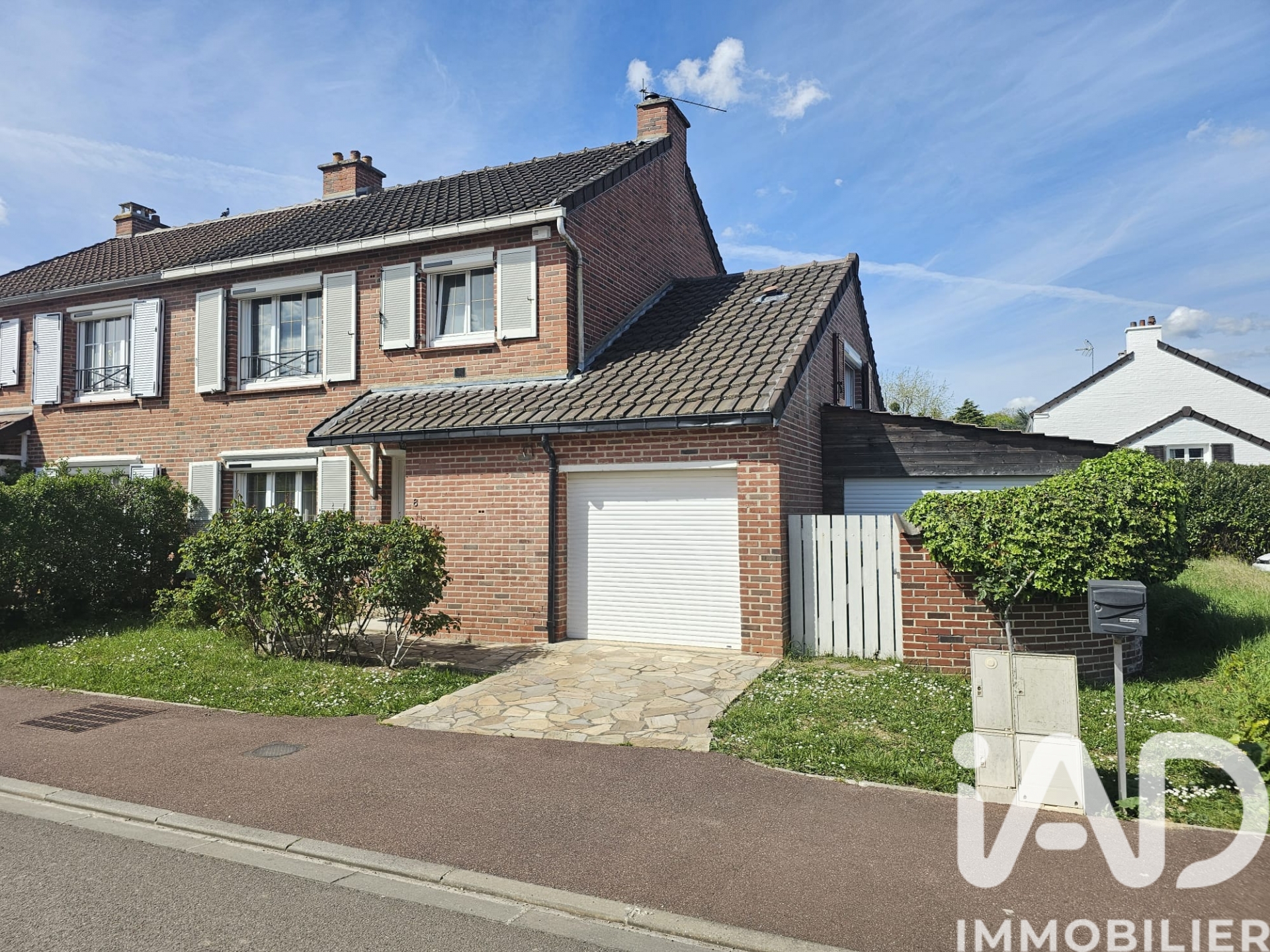 Maison à vendre à Combs-la-Ville — 335 000 € — IAD France