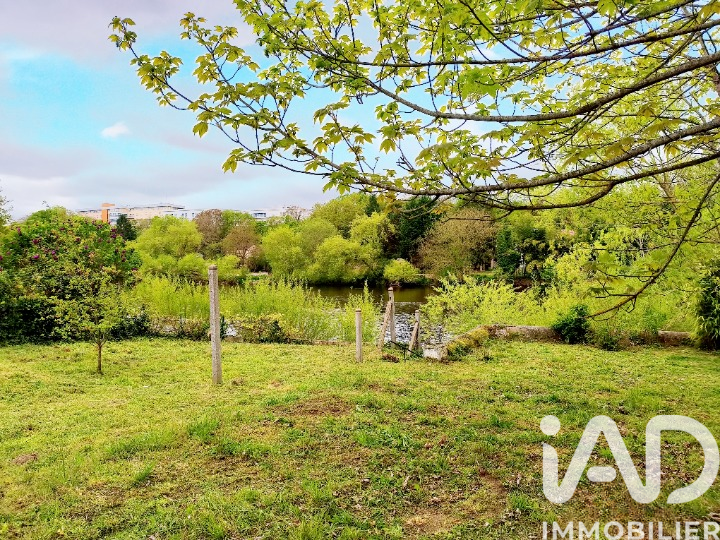 Vente maison à Montmorillon (86500) : maison de ville 6 pièces 125 m² — 28