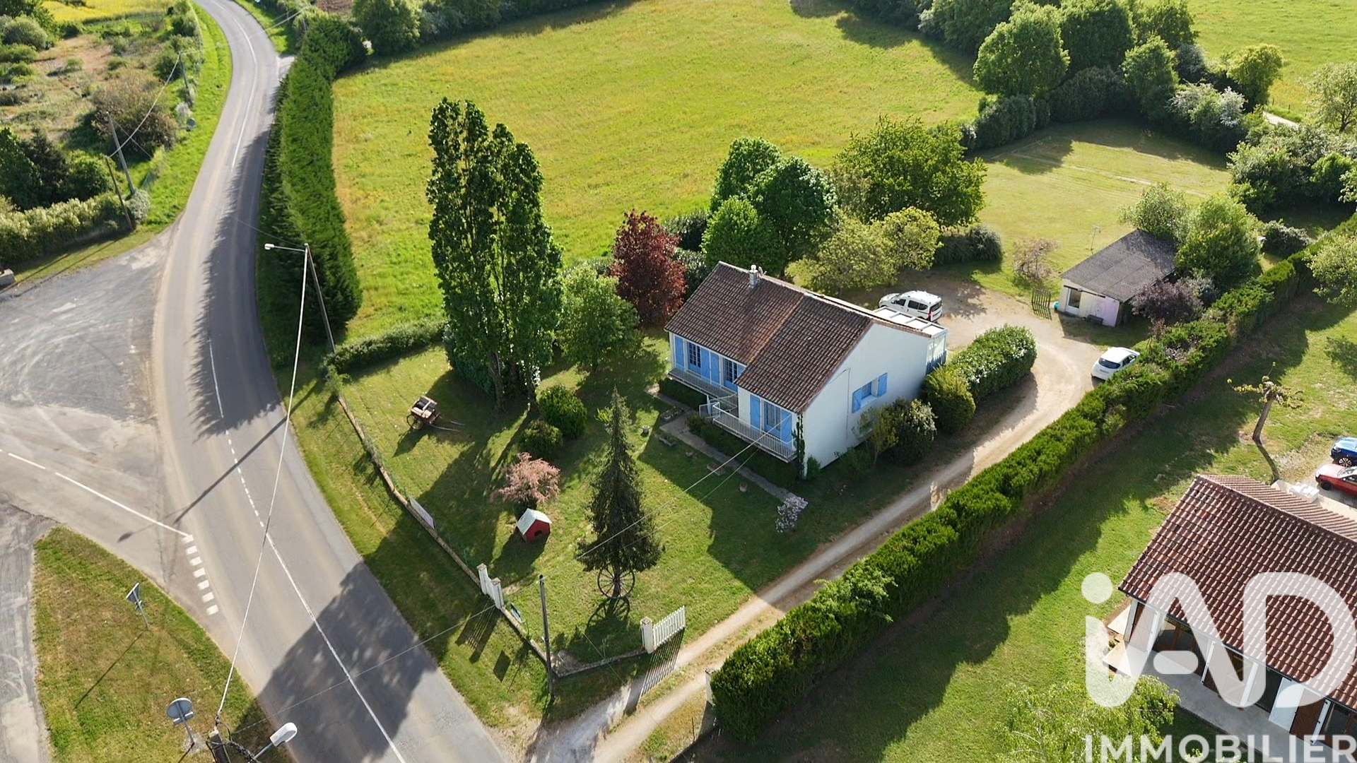 Vente maison à Savigné (86400) : maison de village 6 pièces 130 m² — 24