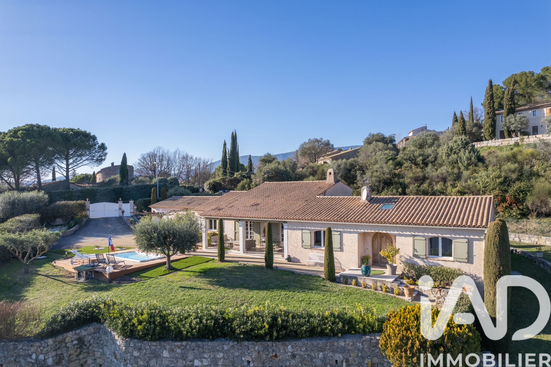 Vente maison à Tourrettes (83440) : maison 6 pièces 188 m² — 23