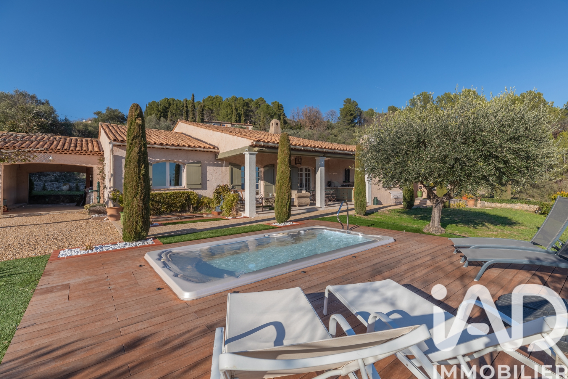 Vente maison à Tourrettes (83440) : maison 6 pièces 188 m² — 24