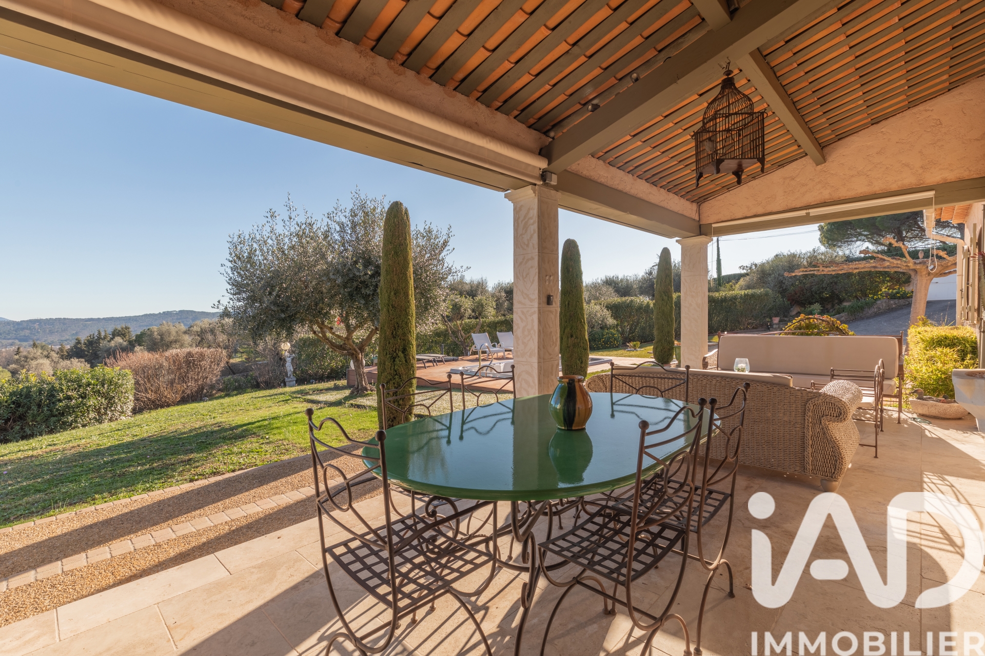 Vente maison à Tourrettes (83440) : maison 6 pièces 188 m² — 25