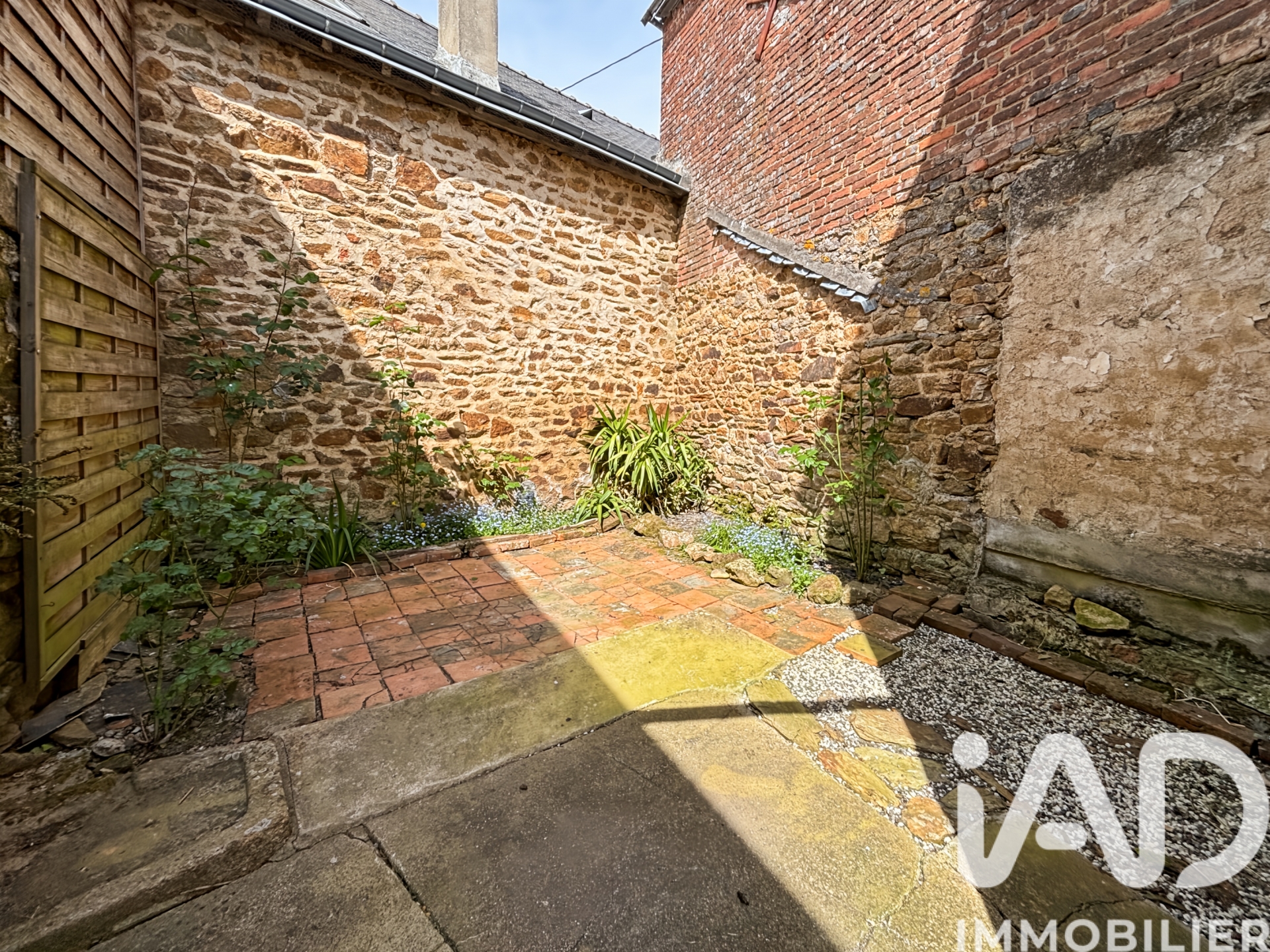 Vente maison à Courcité (53700) : maison de village 4 pièces 107 m² — 16