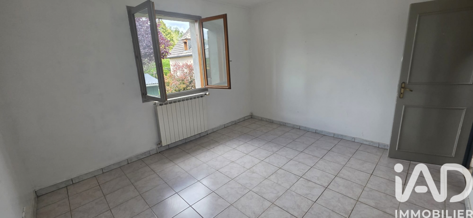 Vente maison à Mauriac (15200) : maison traditionnelle 7 pièces 148 m² — 15