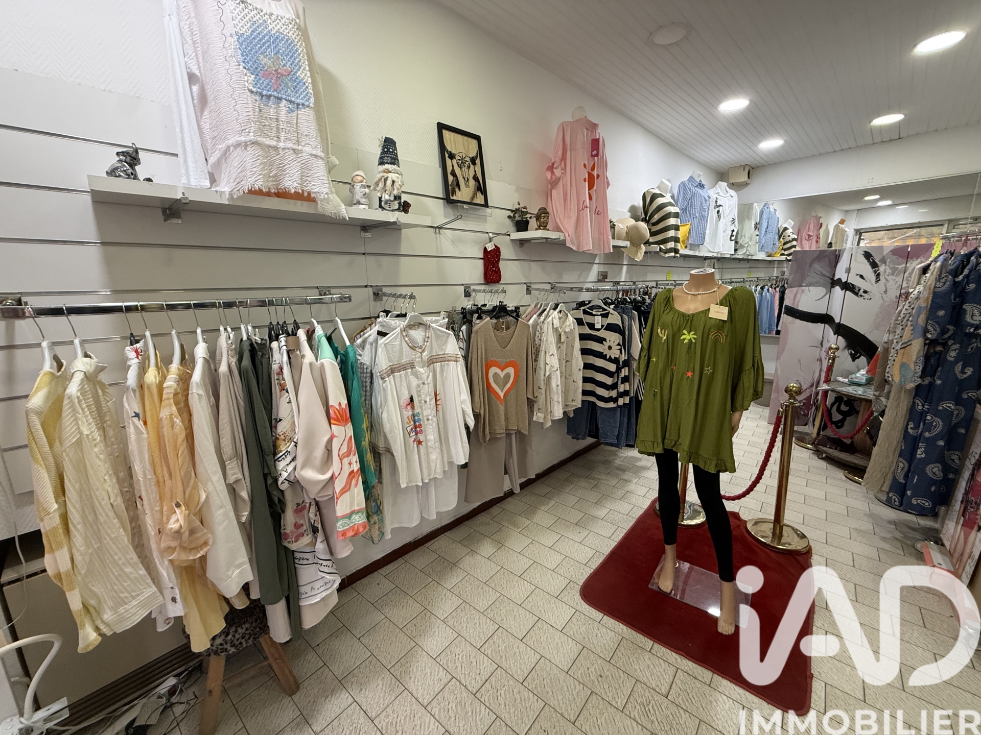 Vente habillement, textile​ 55 m² à Saint — 5