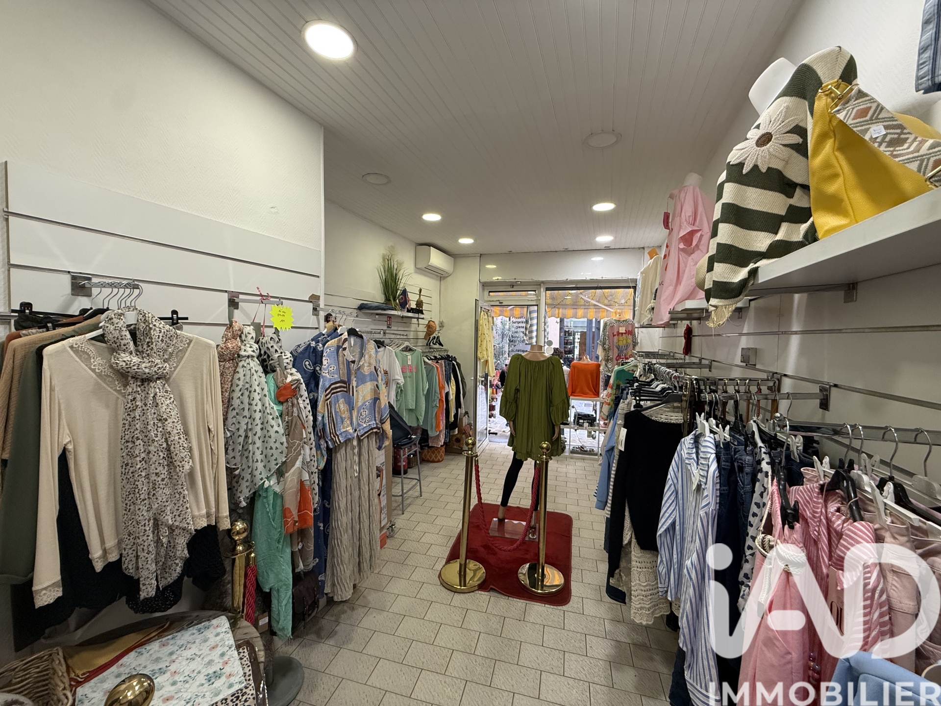 Vente habillement, textile​ 55 m² à Saint — 4