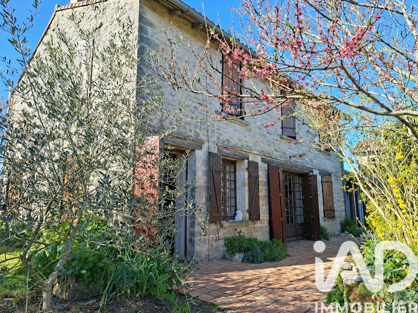 Vente maison à Nanclars (16230) : maison de campagne 17 pièces 340 m² — 2