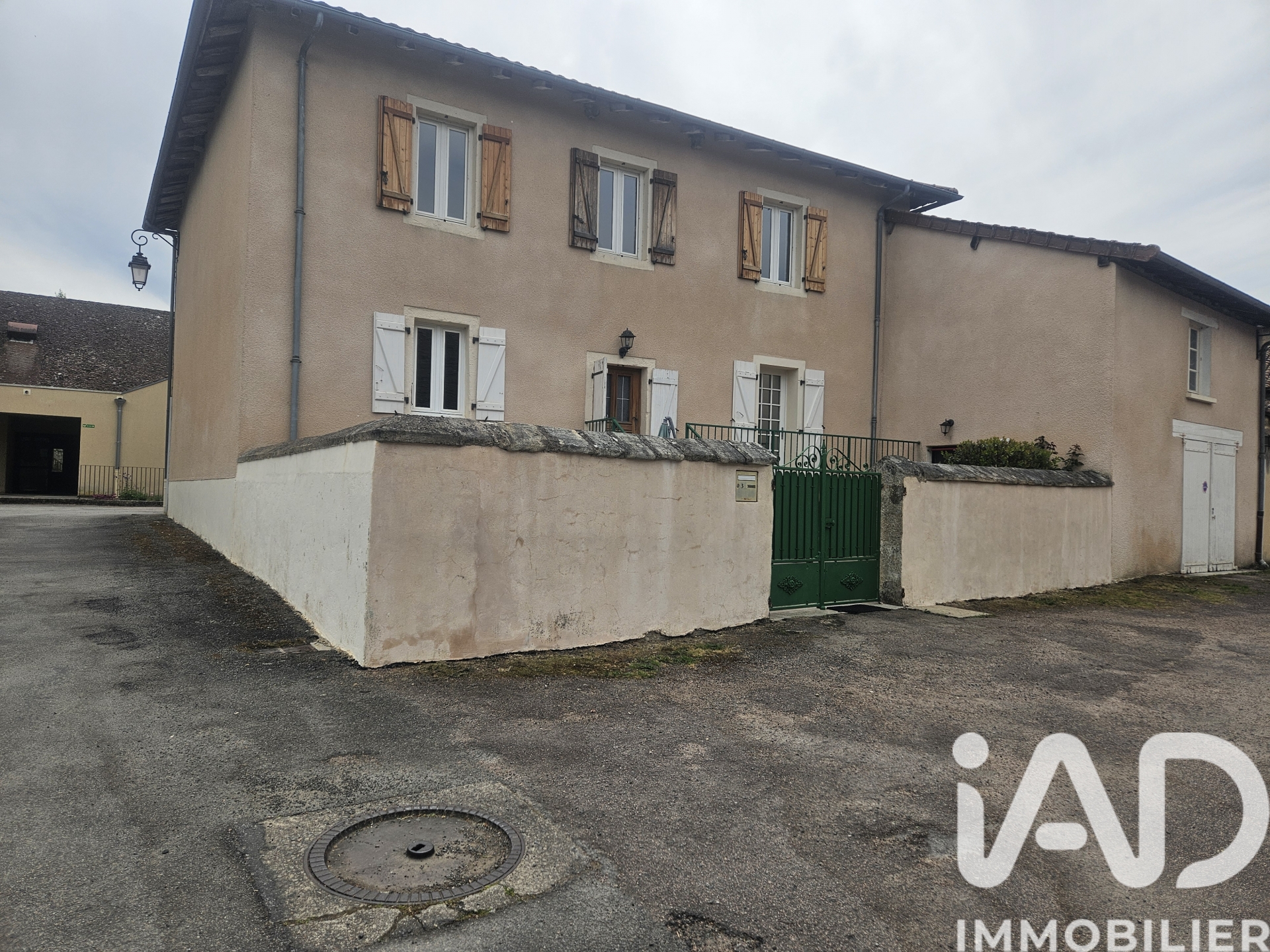 Vente maison à Les Cars (87230) : maison de village 7 pièces 181 m² — 2