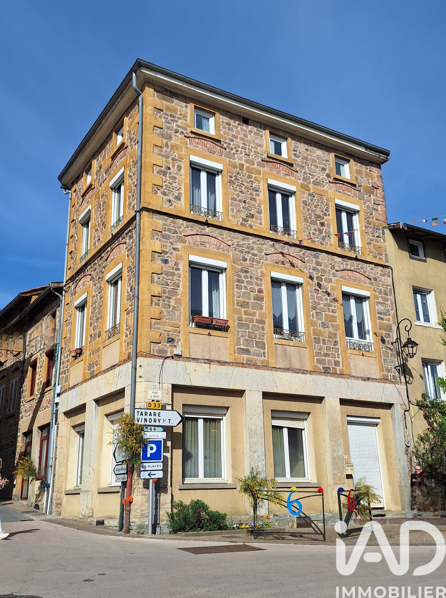 Vente maison à St Romain de Popey (69490) : maison de village 8 pièces 160 m² — 2