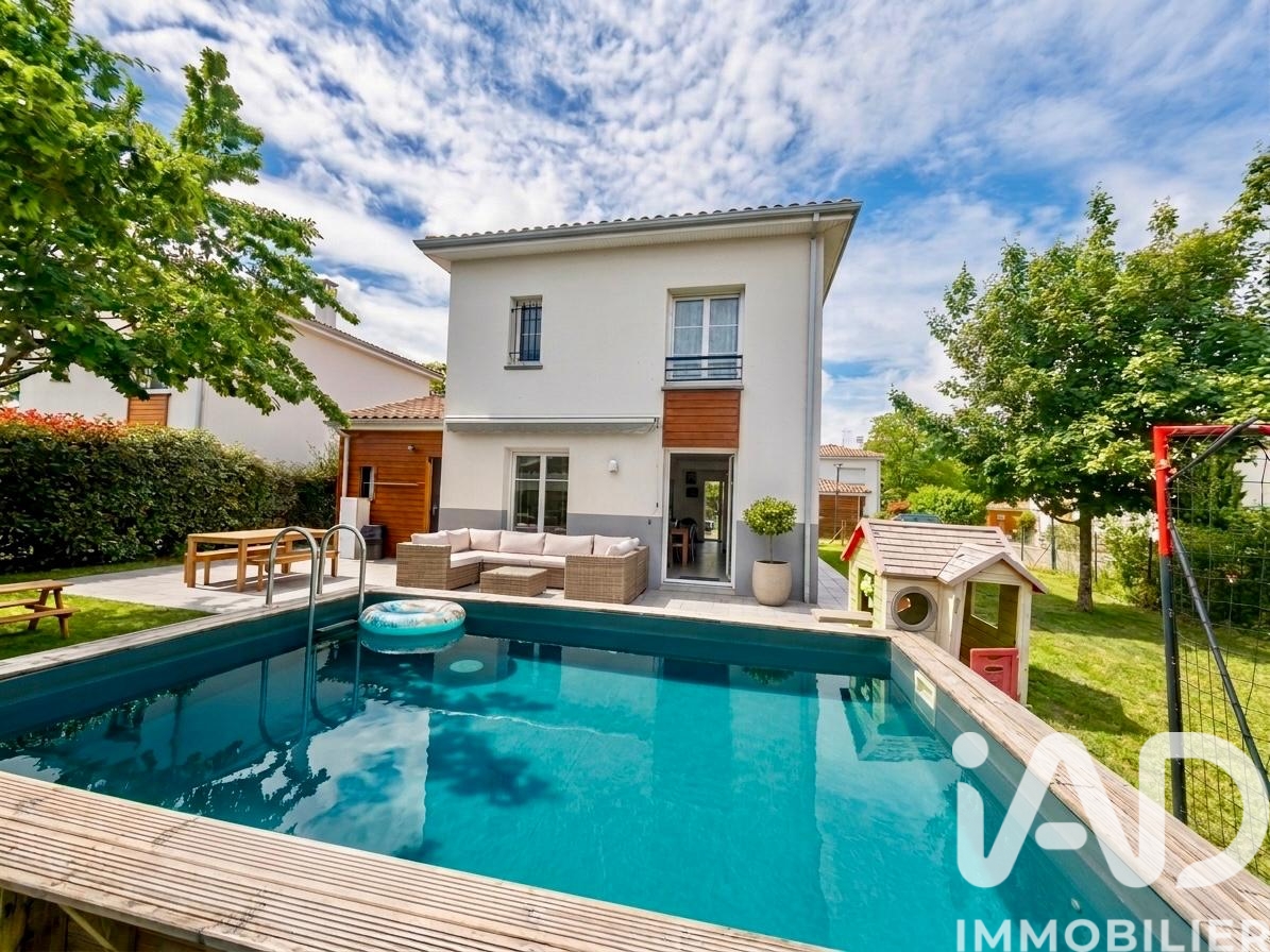 Maison à vendre à Saint-Selve — 299 900 € — IAD France