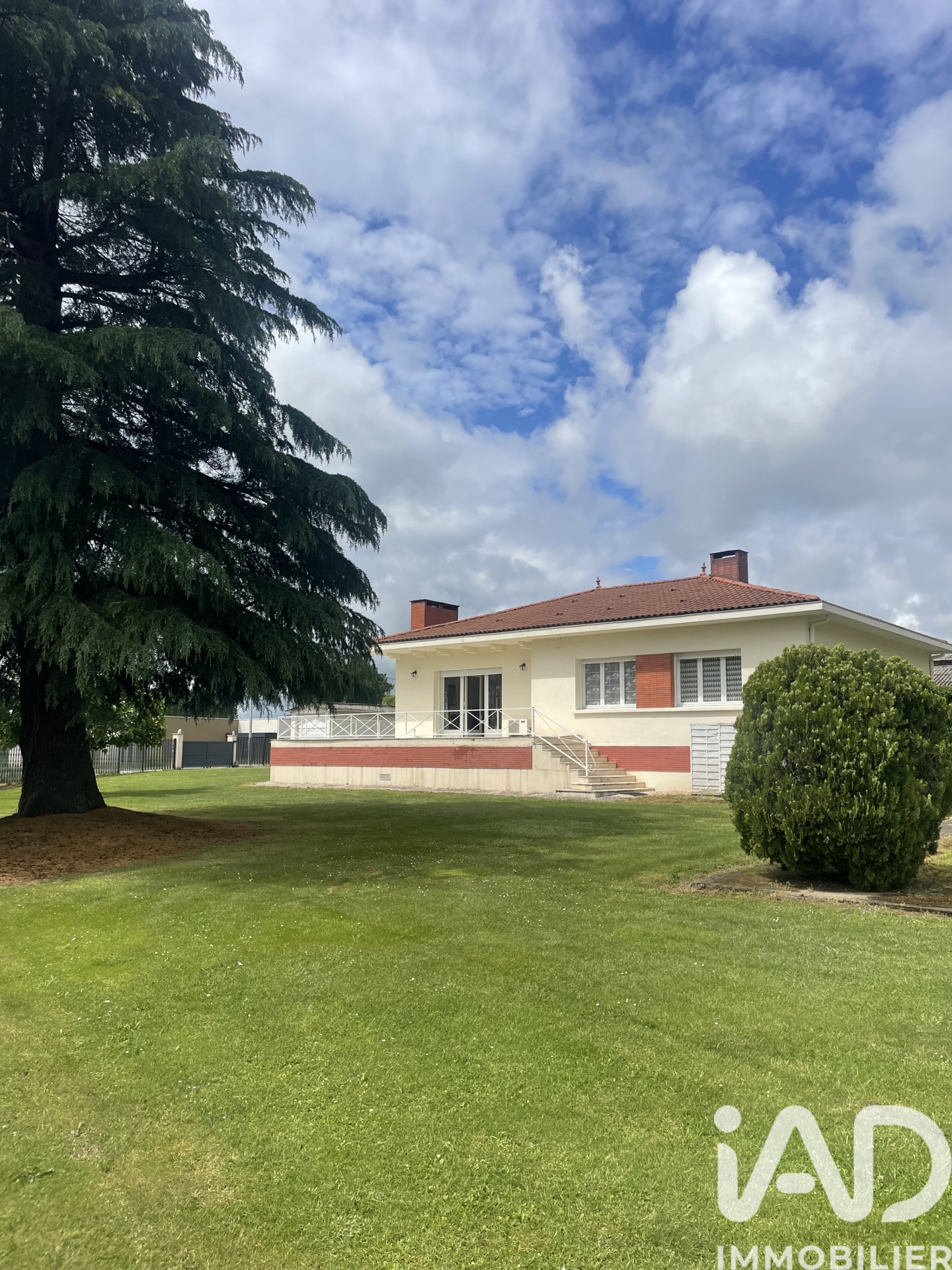Maison à vendre à Boulogne-sur-Gesse — 248 000 € — IAD France