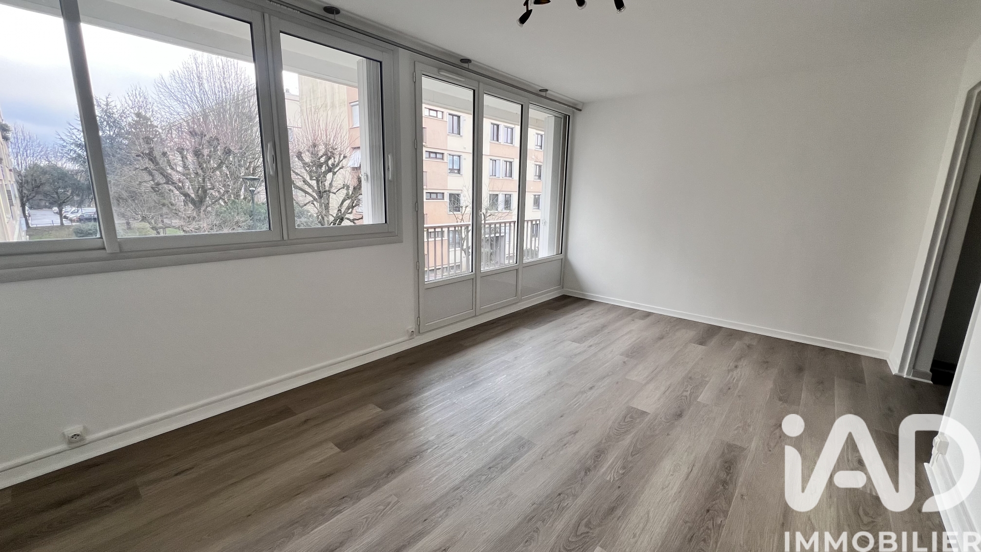 Vente appartement à Le Plessis-Robinson (92350) : appartement 5 pièces 82 m² - 2024964 — 4