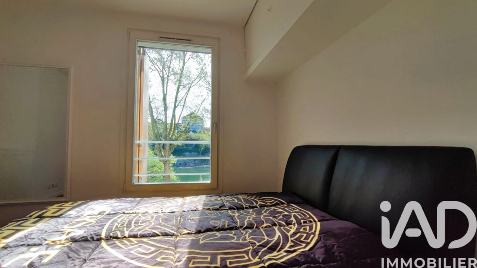 Vente appartement à Saint-Ouen-sur-Seine (93400) : appartement 3 pièces 65 m² - 2024328 — 11