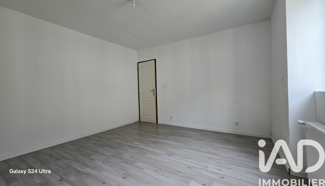 Vente maison à Saint-Amand-Montrond (18200) : maison de ville 4 pièces 110 m² - 2028199 — 24