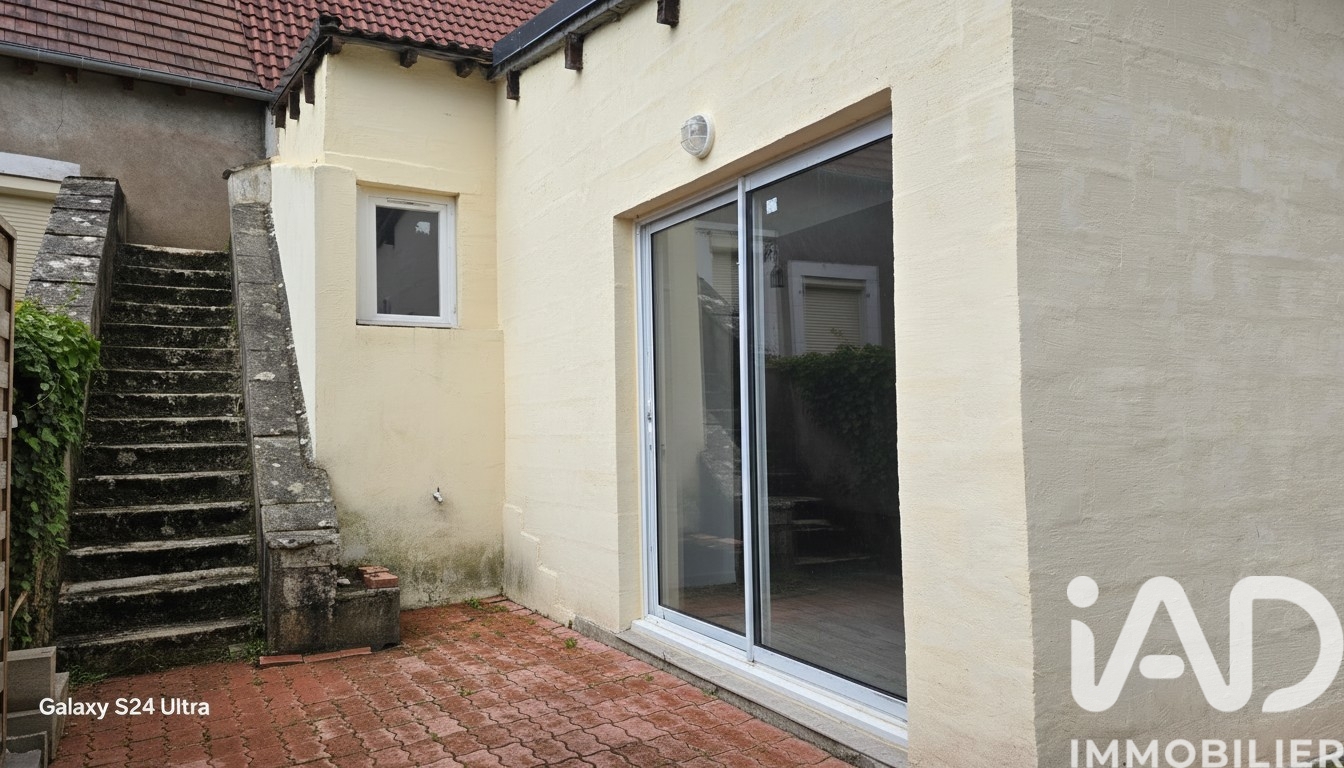Vente maison à Saint-Amand-Montrond (18200) : maison de ville 4 pièces 110 m² - 2028199 — 23