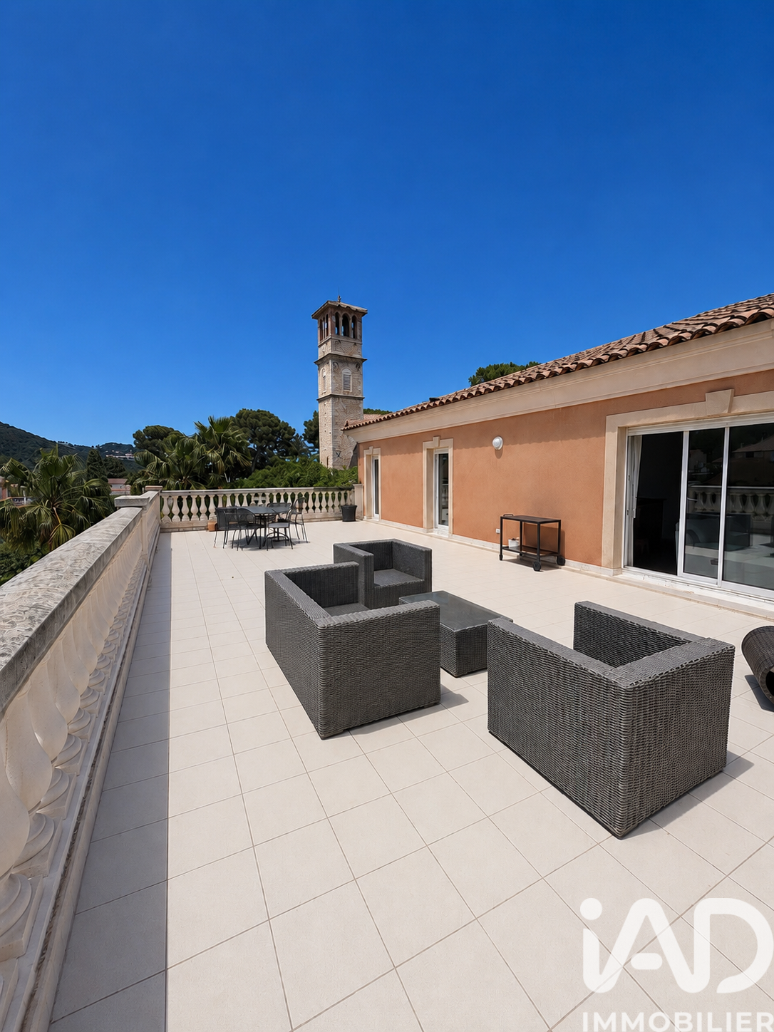 Appartement à vendre à Carqueiranne — 560 000 € — IAD France