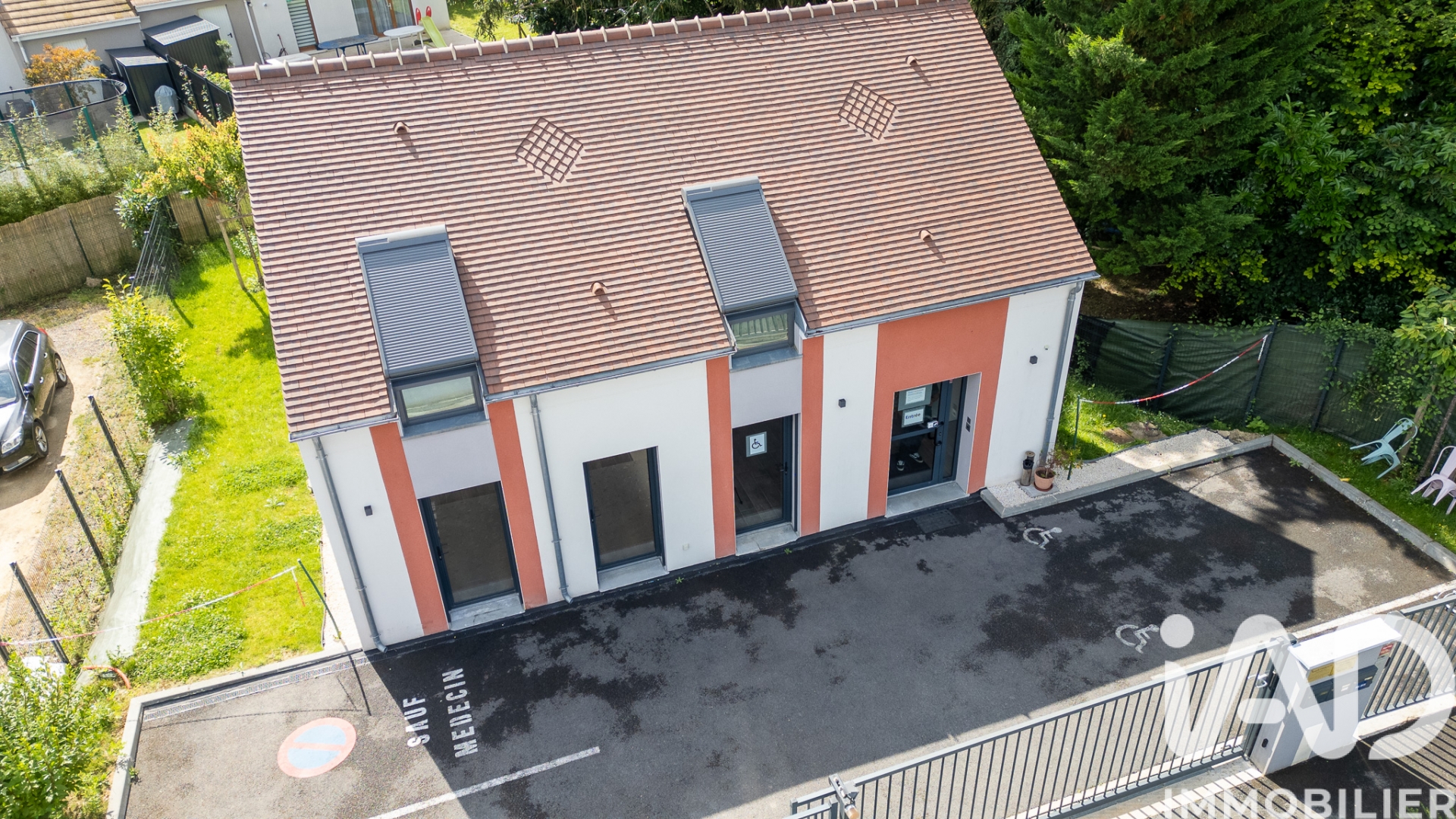 Bureau à vendre à Coupvray — 484 000 € — IAD France