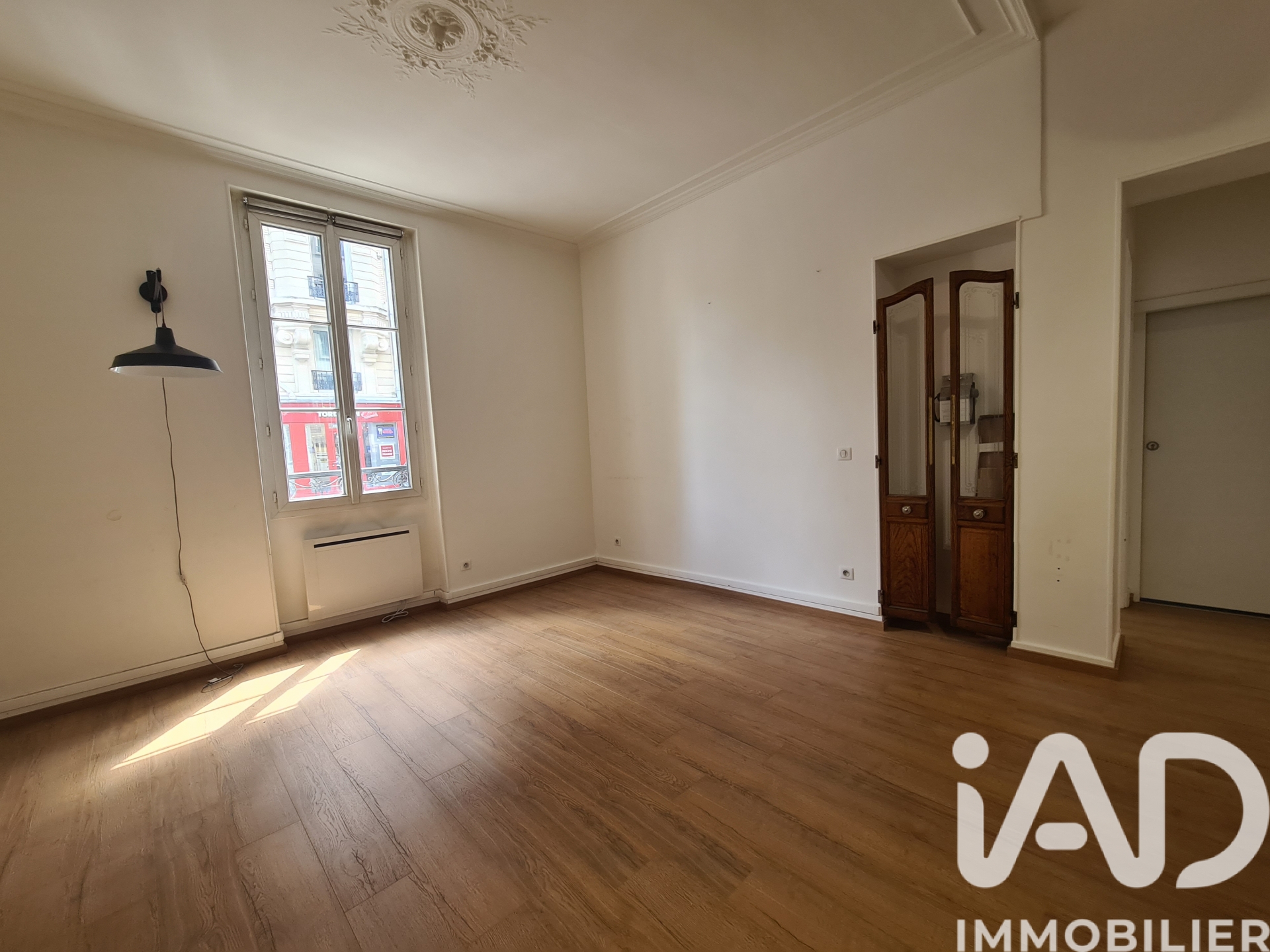 Appartement à vendre à Paris — 350 000 € — IAD France